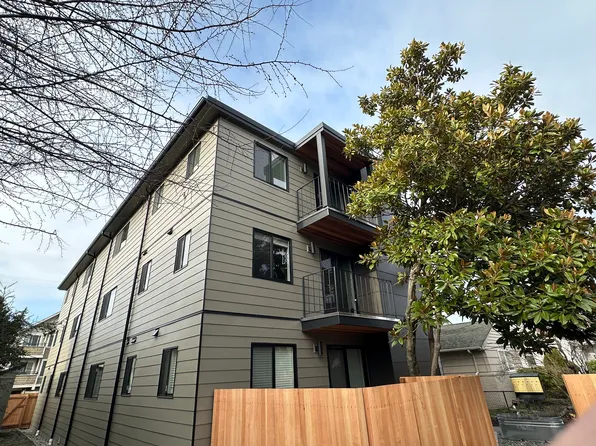 3017 59th Ave SW #4, Seattle, WA 98116