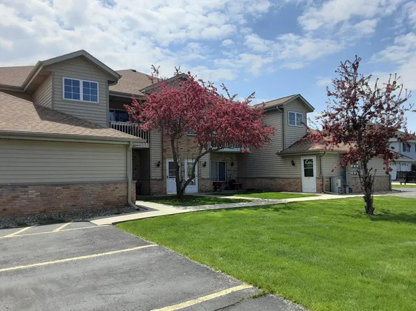 3620 E Barbara COURT #8, Oak Creek, WI 53154