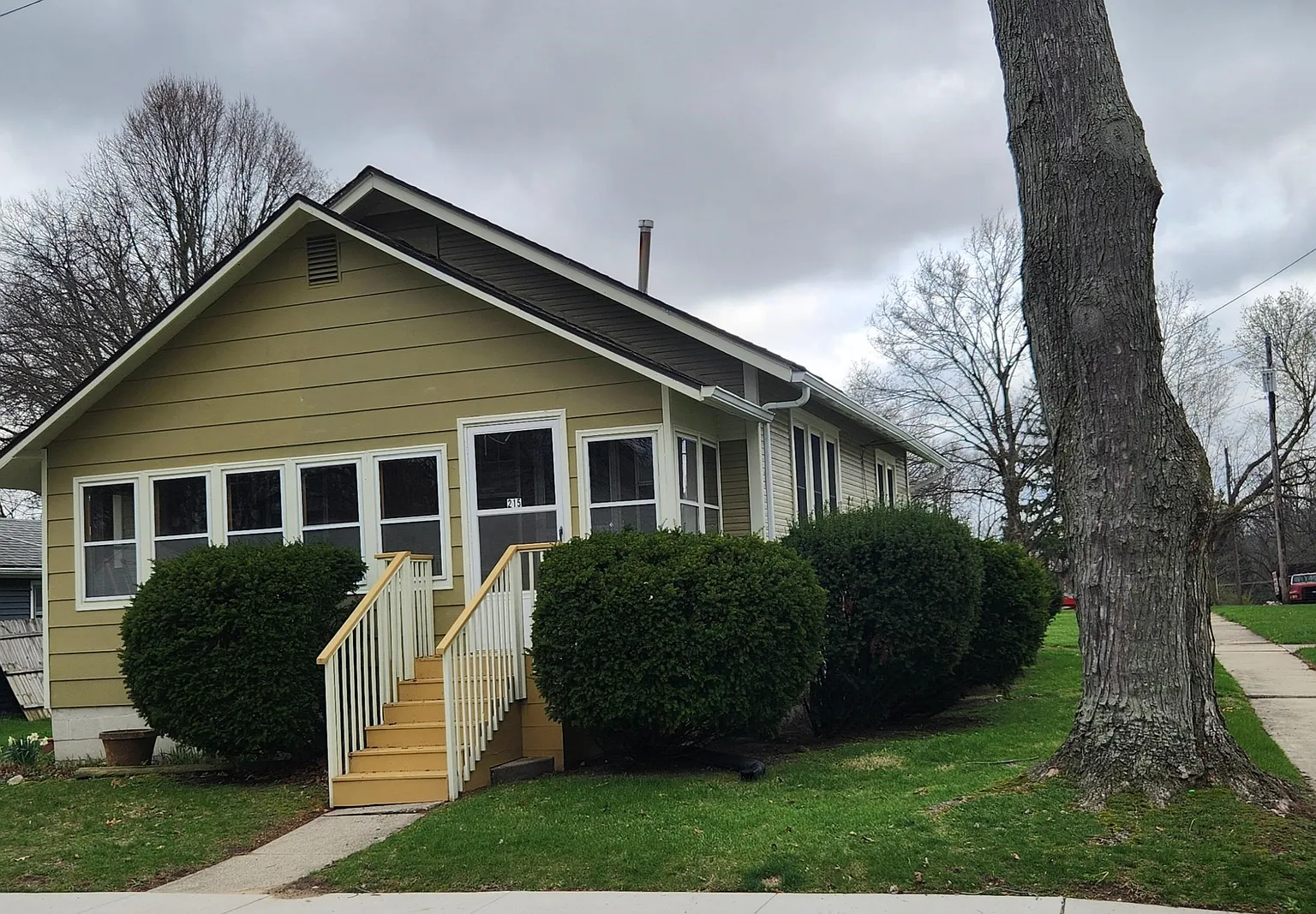 215 W Pleasant St photo 1