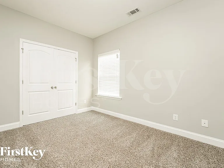 100 Orchard Ln — Photo 14
