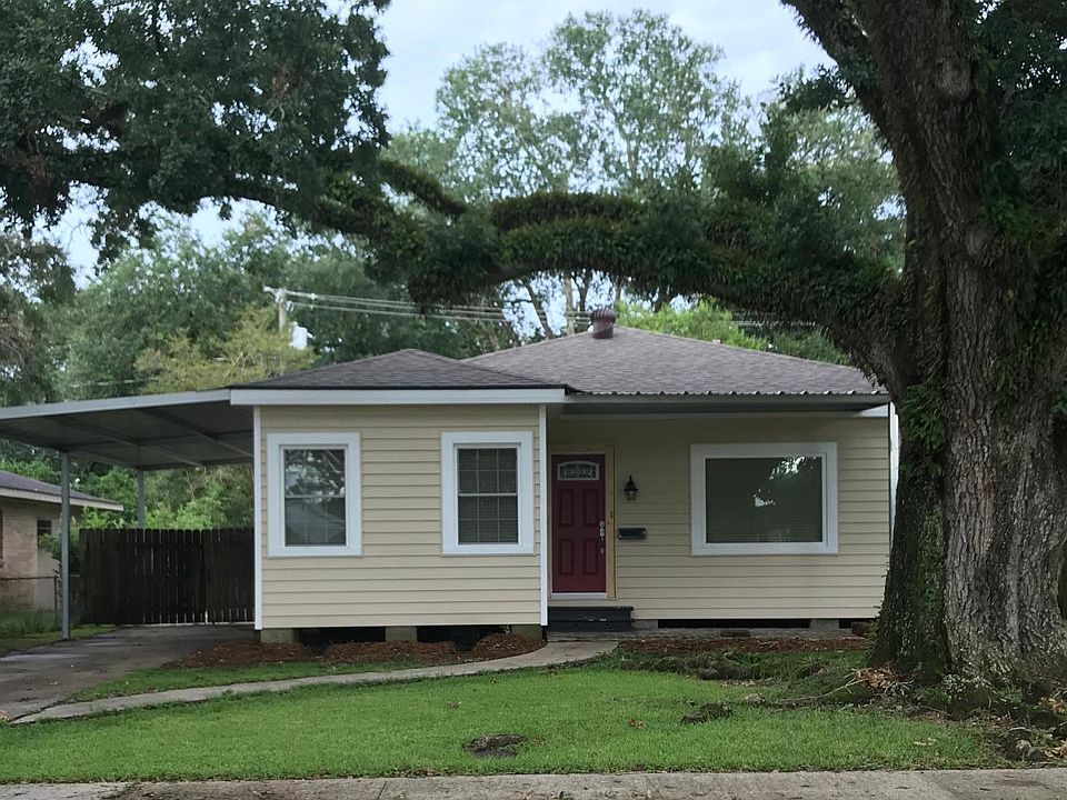 1st image of 334 Country Club Dr