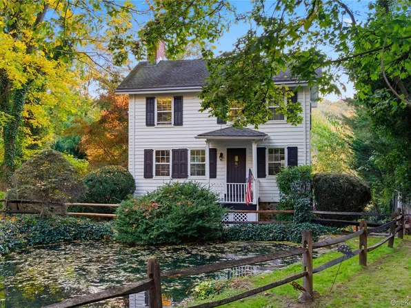 80 E Broadway, Roslyn, NY 11576