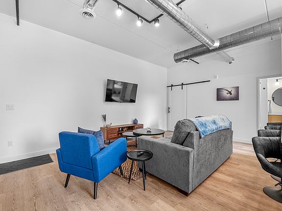 4th image of 1825 E 8th St #446