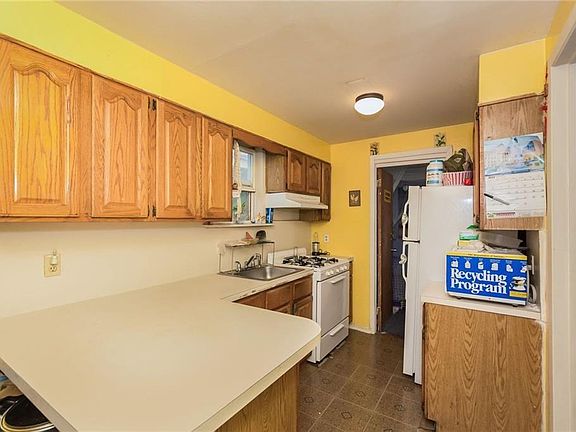 5th image of 3048 Brighton 7th St