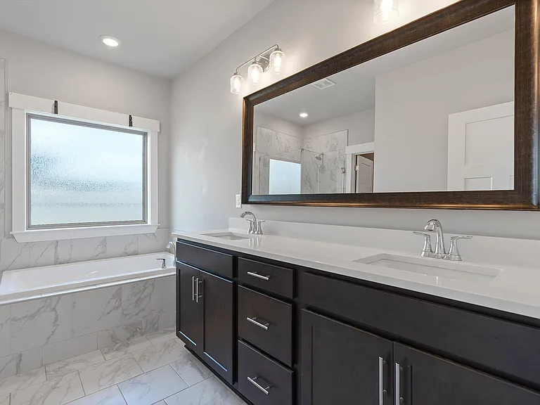 14778 Greenleaf Dr — Photo 8