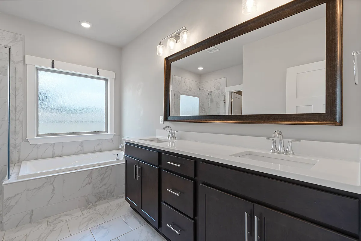 Building Photo - 14778 Greenleaf Dr