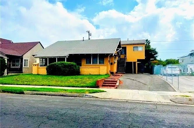 1st image of 3964 Brighton Ave #4