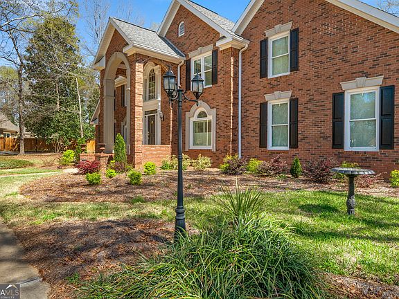 3rd image of 109 Crest Pointe