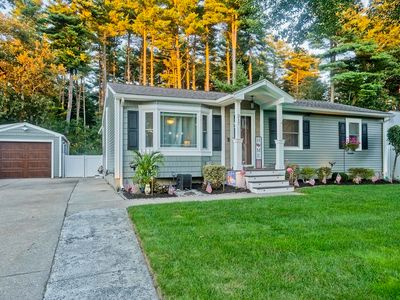 217 Hanson Dr, Springfield, MA, 01128