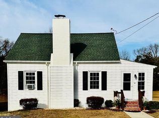 1037 Julian Dr, Fredericksburg, VA 22405