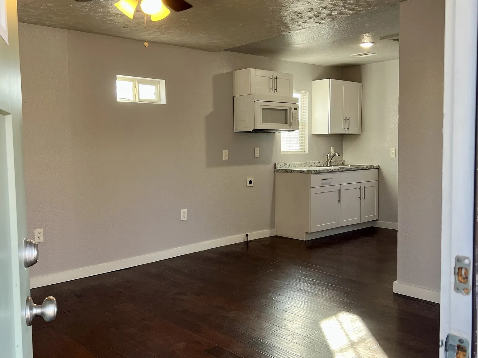 2 bed, 1.0 bath, $950 — Photo 3