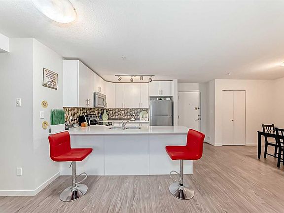 3rd image of 181 Skyview Ranch Mnr N #3302