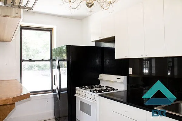 Rented by EXR | media 10