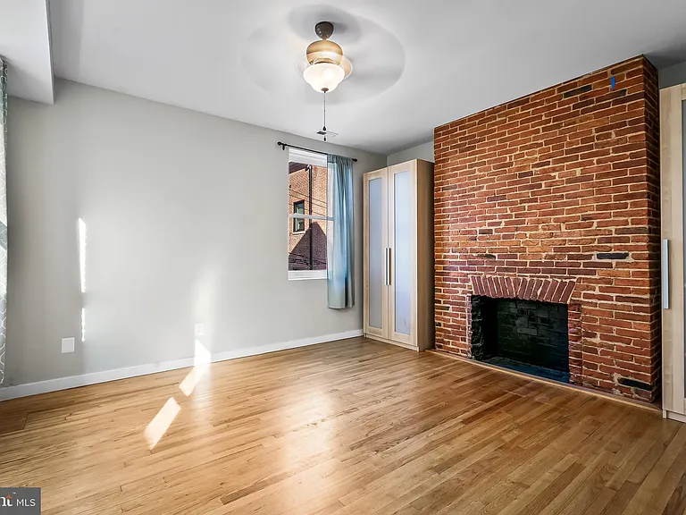 18 E Madison St #4 — Photo 24