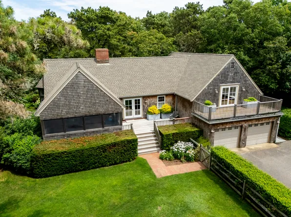 28 Marthas Rd, Edgartown, MA 02539