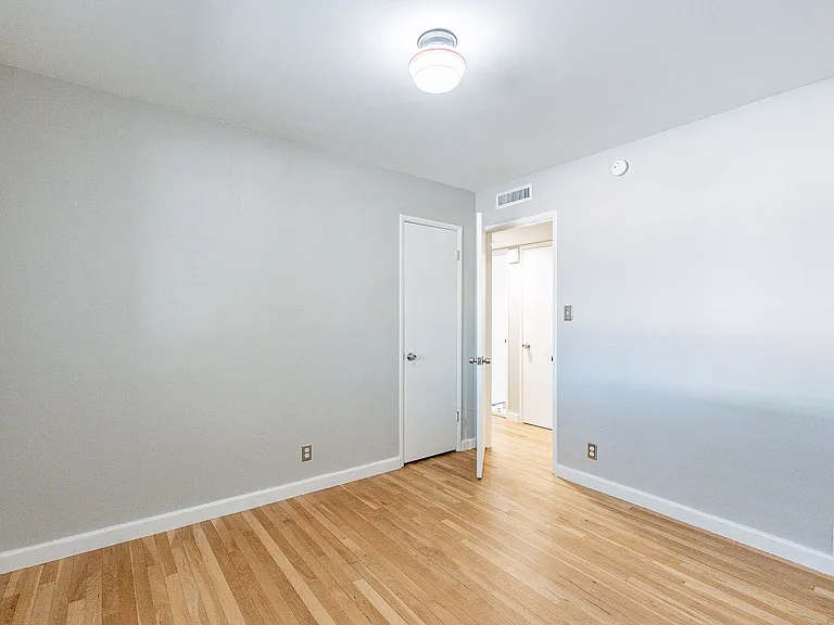 102 N Avenida Carolina — Photo 24