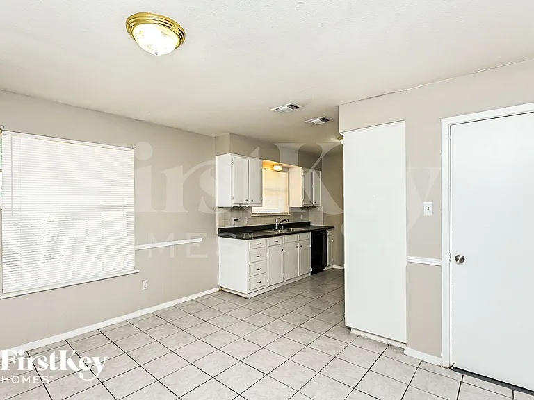 2908 Portales Dr — Photo 6