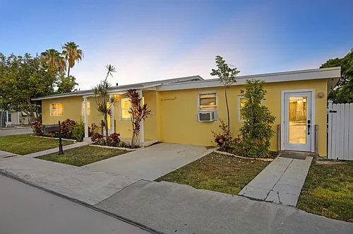 3612 Northside Dr #B Photo 1