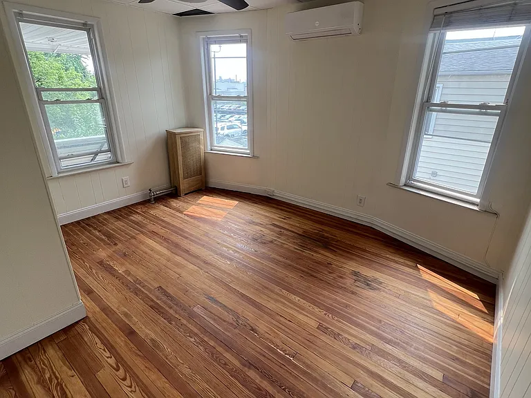 2528 Poplar St #2 — Photo 6