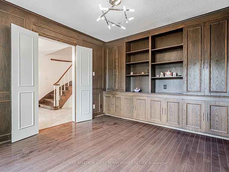 6 Village Squire Ln — Photo 15