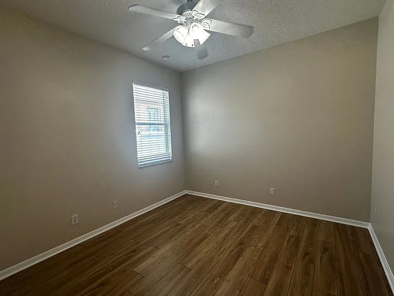 1904 Candlenut Cir — Photo 12
