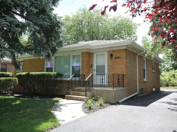 4951 Howard St, Skokie, IL 60077
