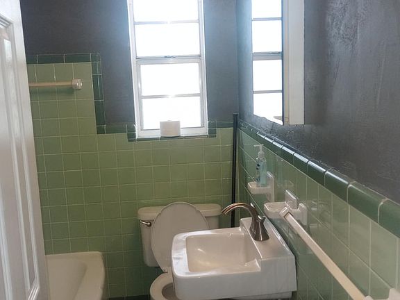 4th image of 521 University Blvd #1