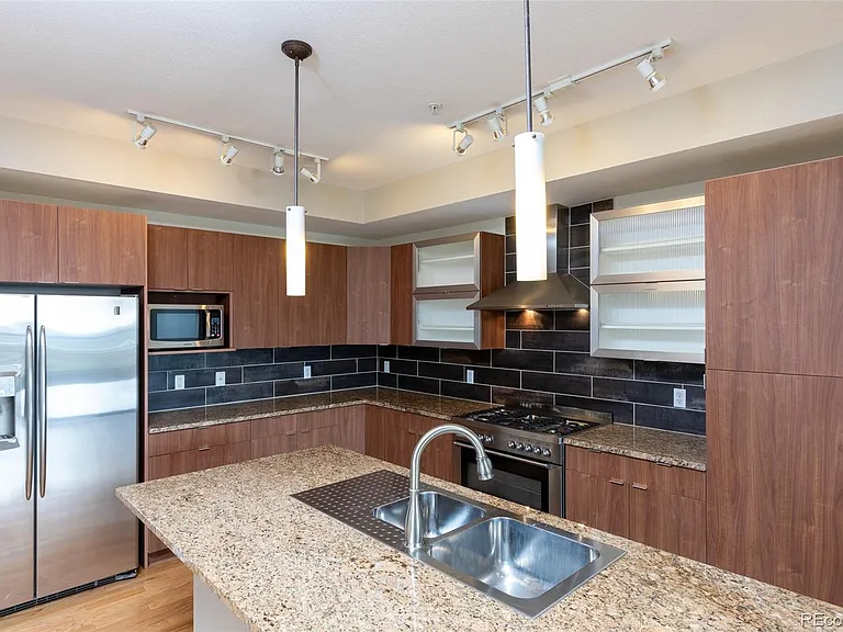2240 N Clay St #505 — Photo 5