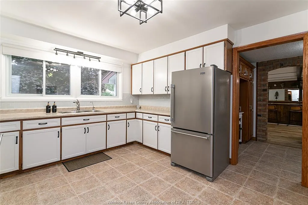 3 bed, $2,850 — Photo 4