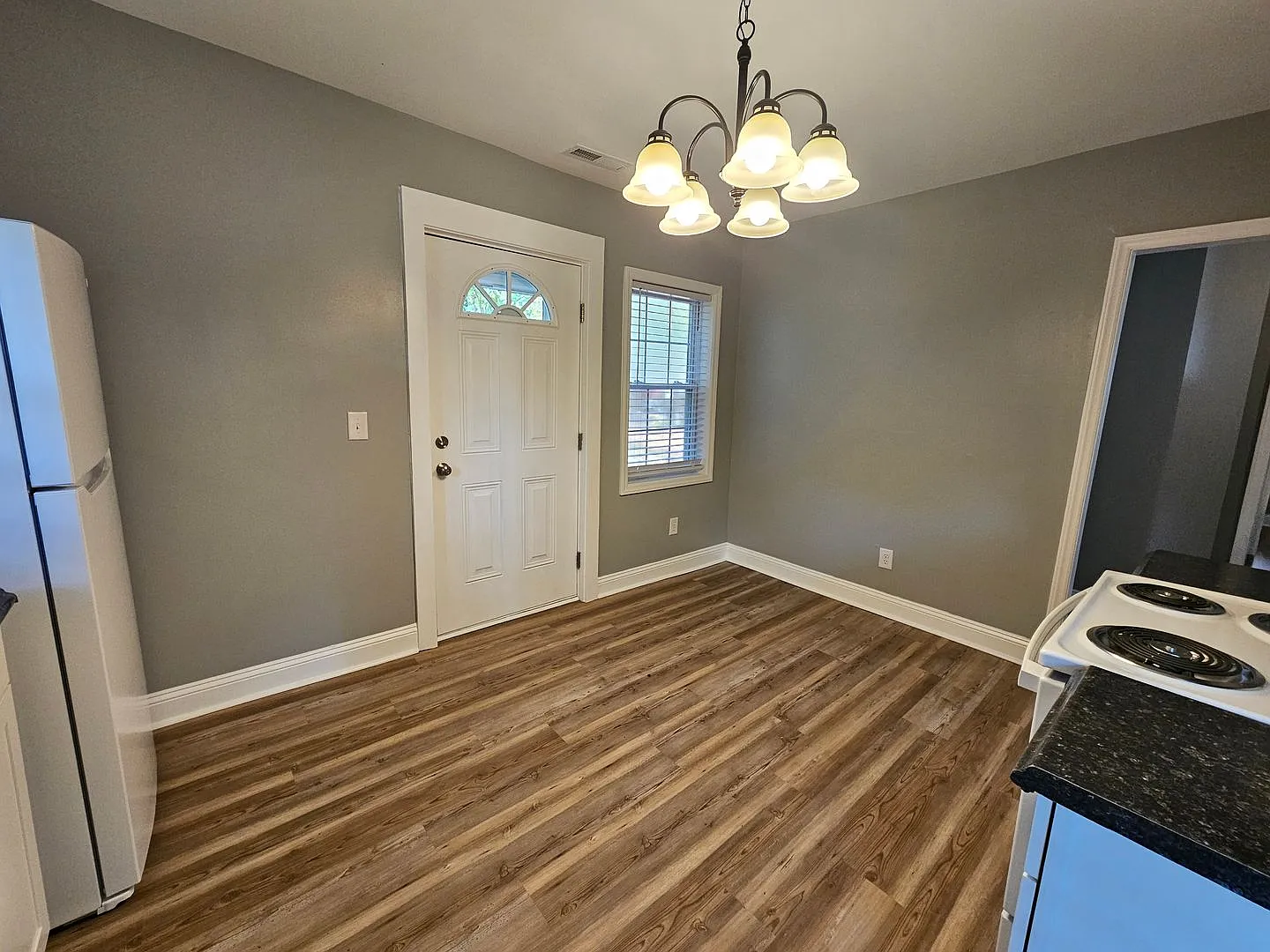 New Listing — Photo 4
