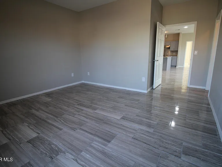 517 Val Verde St #B — Photo 33