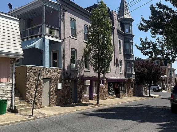 4th image of 1225 W Walnut St