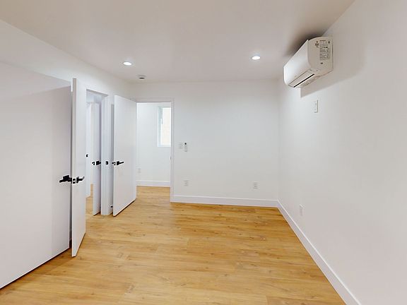 4th image of 851 S Mansfield Ave #853