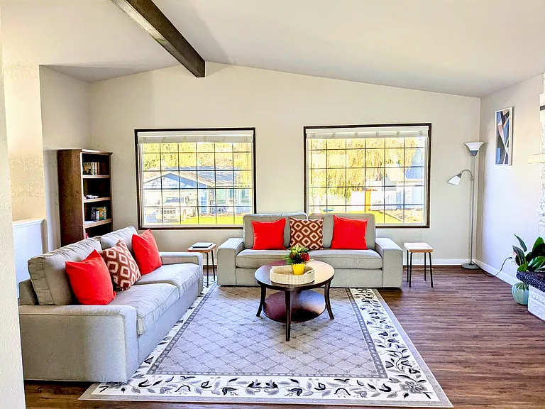 1510 S Lakeway Dr — Photo 14
