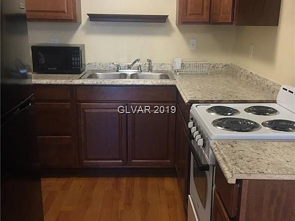3rd image of 4766 Convaire Ave