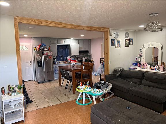 4th image of 105 Bennett Dr