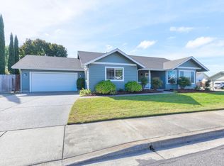 2965 Golden Aspen Dr, Grants Pass, OR 97527
