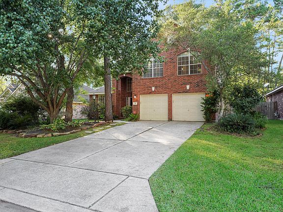 Welcome to 15 Teak Mill Place located near the Cul-De-Sec. Zoned to Exemplary Buckalew Elementary & Woodland High Schools.