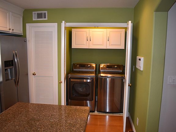 4th image of 715 E Olive Ave