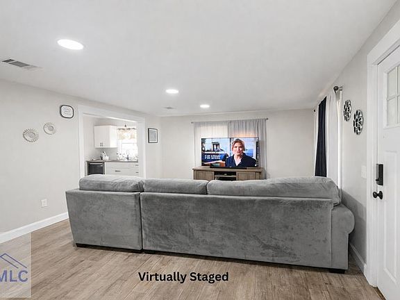 5th image of 543 Church St