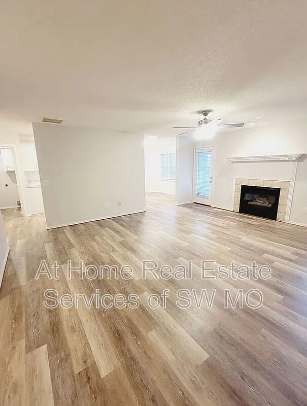 Building Photo - 4113 S Parkcrest Ave