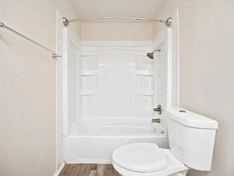 4913 Burlingame Dr — Photo 15