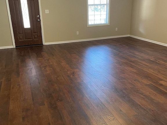 3rd image of 15 Ashwood Dr