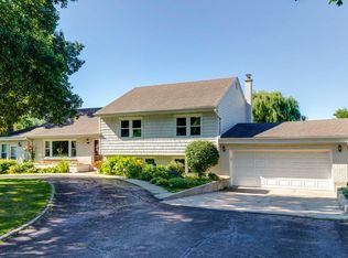 1175 Margate Ln, Libertyville, IL 60048