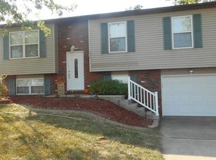 335 Bachman Ln, Godfrey, IL 62035