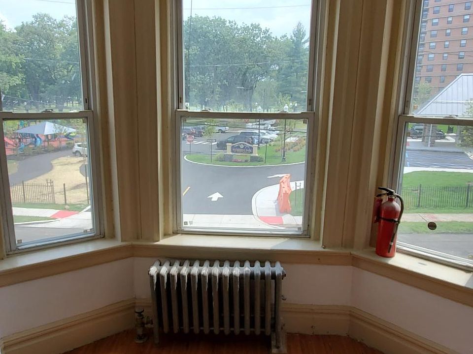 2nd image of 35 Conger St APT 2R