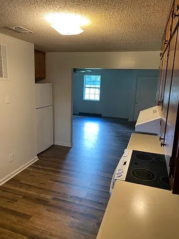 1029 Lawhorne Dr — Photo 5