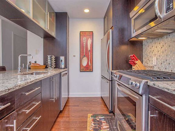 4th image of 1610 Hudson Park #1610