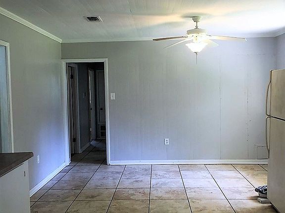 4th image of 1104 Hardy Ave