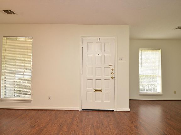 3rd image of 13811 Saint Marys Ln